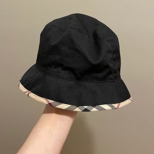 Burberry Bucket Hat ❤️🖤
